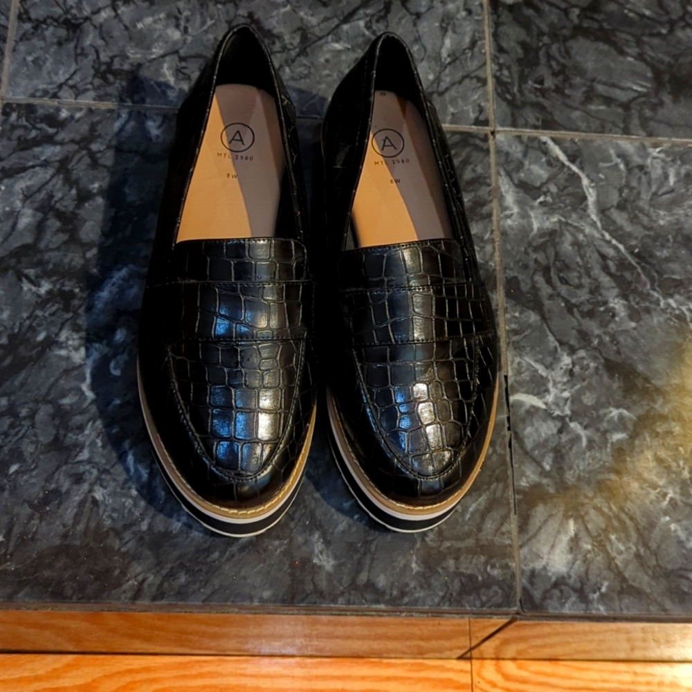 Womens black alligator look loafer